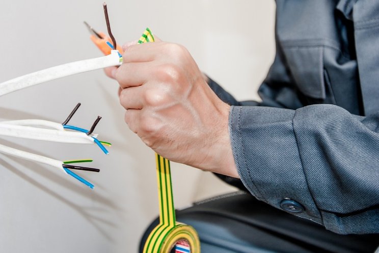 Tekort technici belemmert breed laadnetwerk Tekort technici belemmert breed laadnetwerk