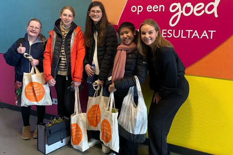 VMBO-leerlingen op bezoek bij LG Flowers VMBO-leerlingen op bezoek bij LG Flowers