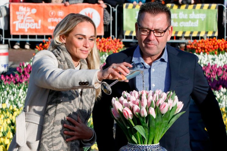 Irene Schouten doopt tulp