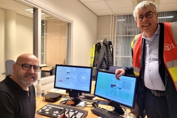 Alle rozen gisteren via centrale klokken geveild Alle rozen gisteren via centrale klokken geveild