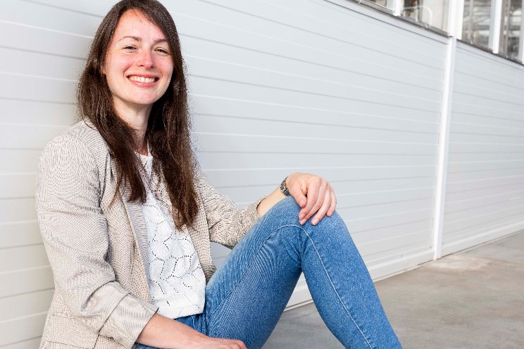 Laura Nowee: Moet ik nu echt kleur bekennen? Laura Nowee: Moet ik nu echt kleur bekennen?