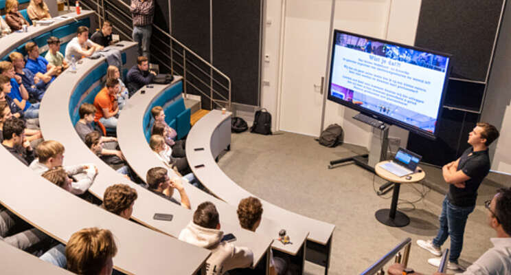Opti-flor verrast mbo-talent met CollegeTour Opti-flor verrast mbo-talent met CollegeTour