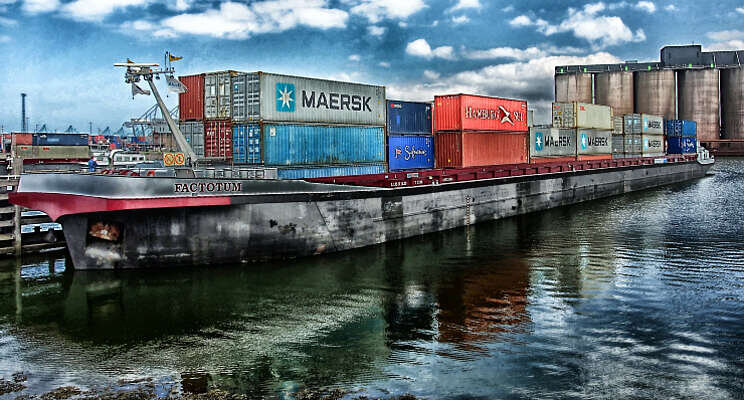 Steeds meer containerschepen in quarantaine in haven Steeds meer containerschepen in quarantaine in haven