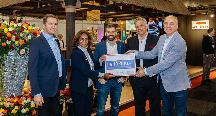 Dutch Flower Foundation doneert aan ziekenhuis Dutch Flower Foundation doneert aan ziekenhuis