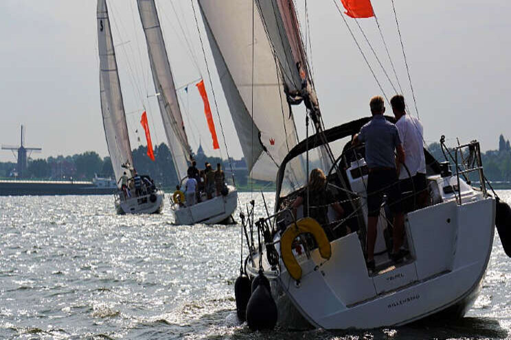 Dümmen Orange met telers en relaties het water op Dümmen Orange met telers en relaties het water op