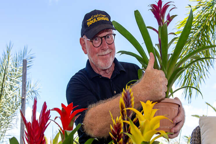 Ferry Maat maakt bromeliaplaylist Ferry Maat maakt bromeliaplaylist