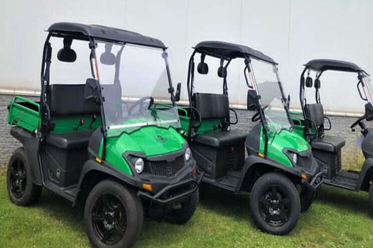 Met de golfkar door de kas Met de golfkar door de kas